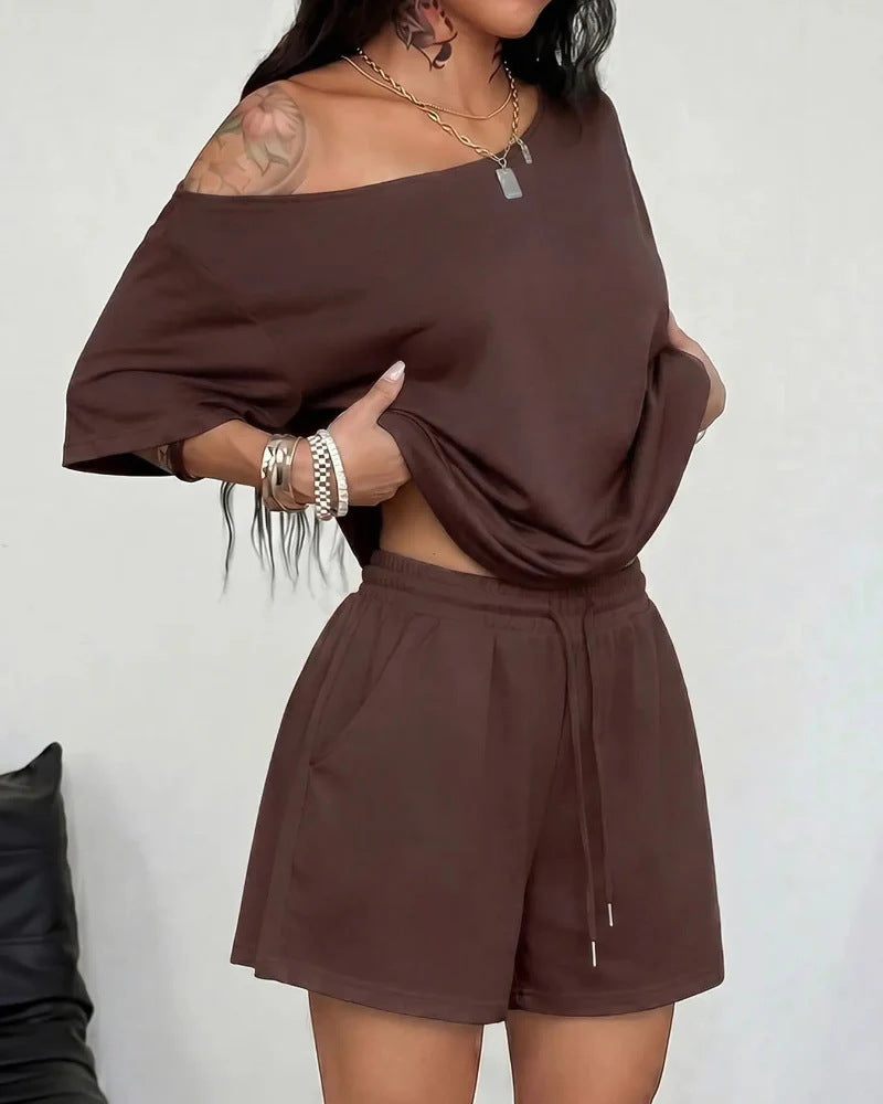 Solid-color Sporty Loose-fitting Shorts Two-piece Set - Grab & Glow