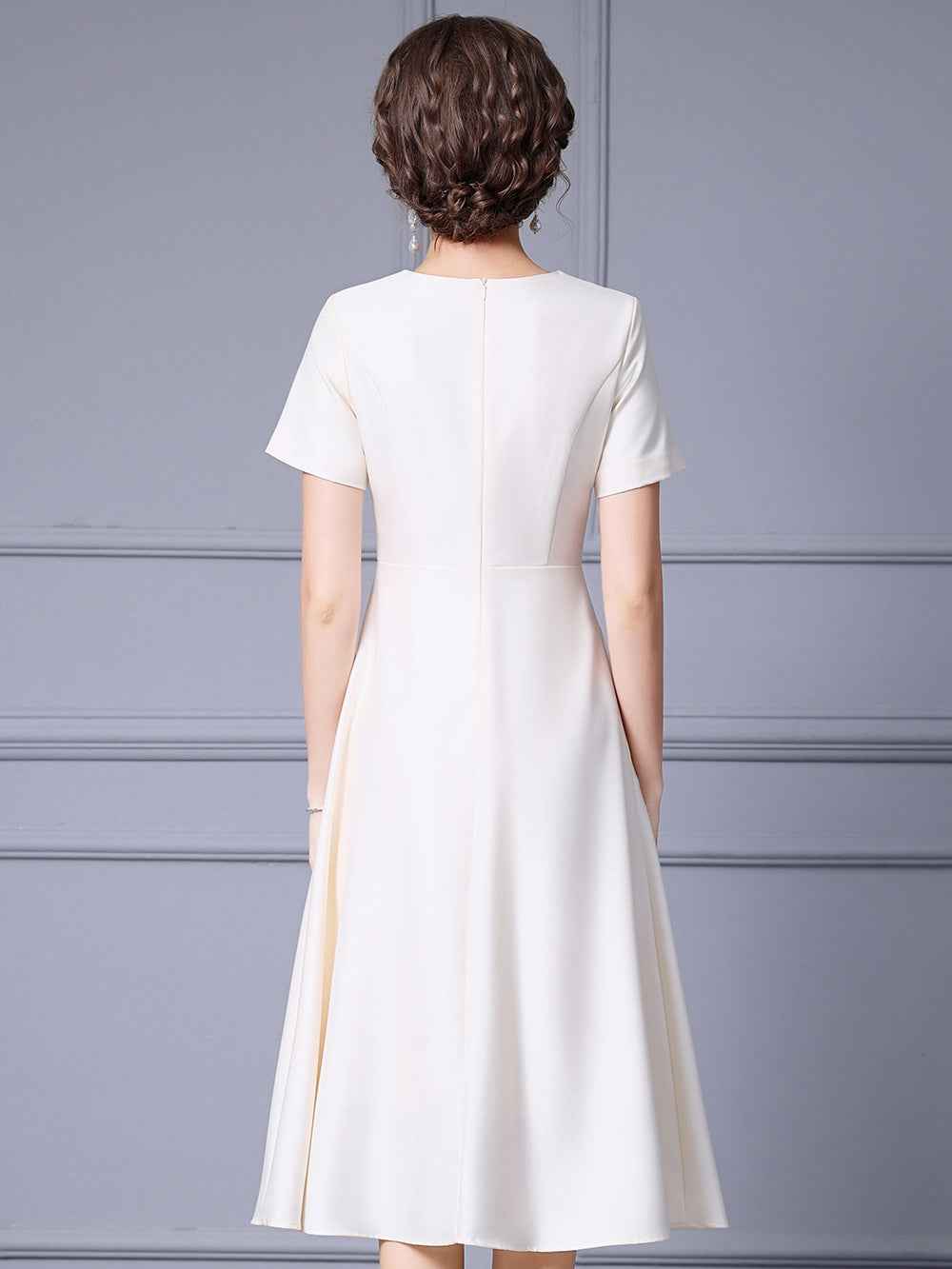 Zhili French-Style Elegant Ladylike Dress with Three-Dimensional Floral Decoration, High-Waisted Short-Sleeve A-Line Flared Skirt, Summer 2026 - Grab & Glow