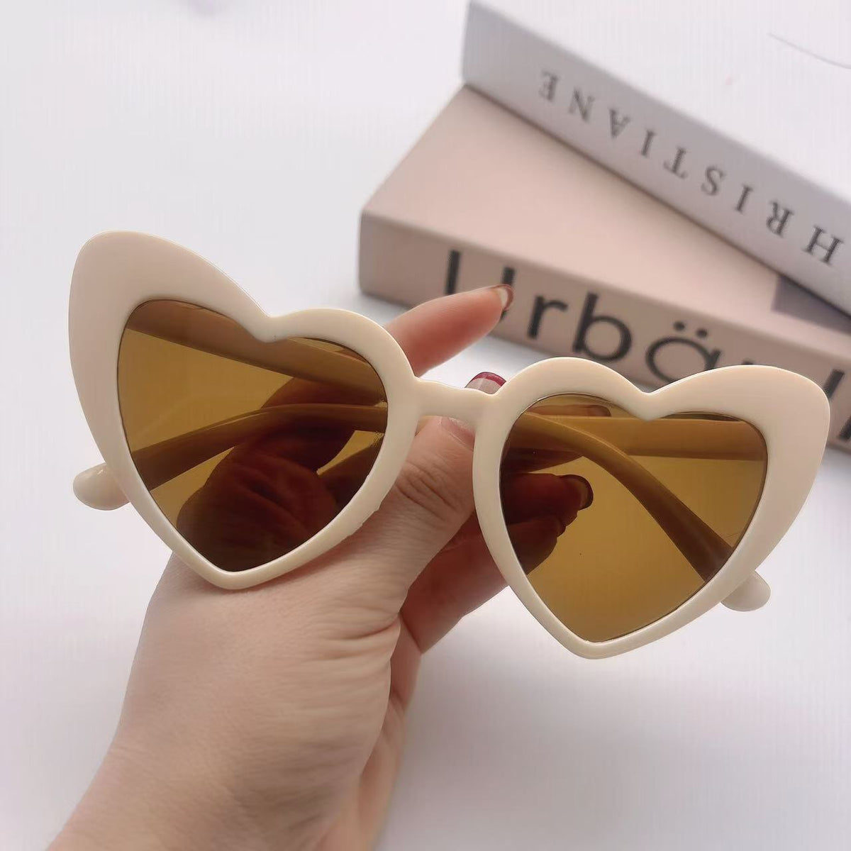 Personalized New European and American Sun Protection and Anti-Uv Sunglasses, Trendy and Fashionable Peach Heart Sunglasses, Internet Celebrity Cat-Eye Glasses - Grab & Glow