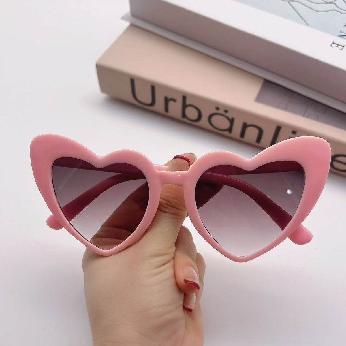Personalized New European and American Sun Protection and Anti-Uv Sunglasses, Trendy and Fashionable Peach Heart Sunglasses, Internet Celebrity Cat-Eye Glasses - Grab & Glow