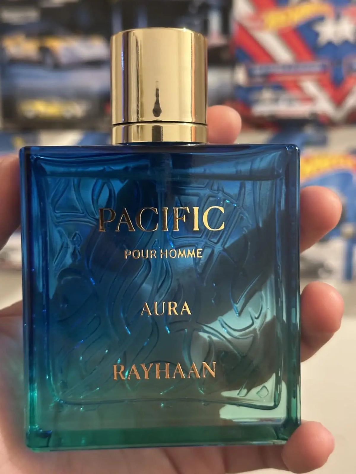 Rayhaan Pacific Halo Men's perfume has a clear ocean flavor, clean and transparent like the sea breeze, and the bottle body has a sense of summer holiday atmosphere by Grab & Glow