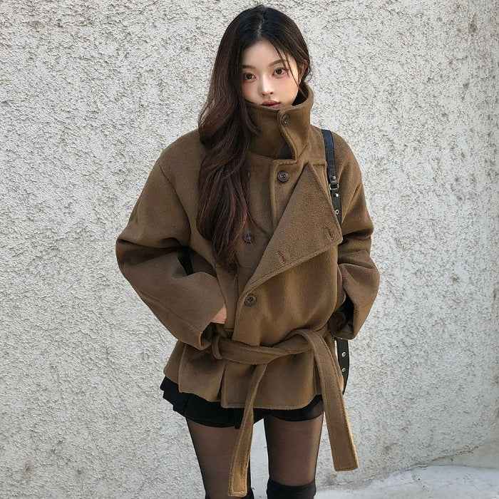 Retro-chic, Relaxed-fit Wool Coat With A Stand-up Collar And Belted Short Design - Grab & Glow