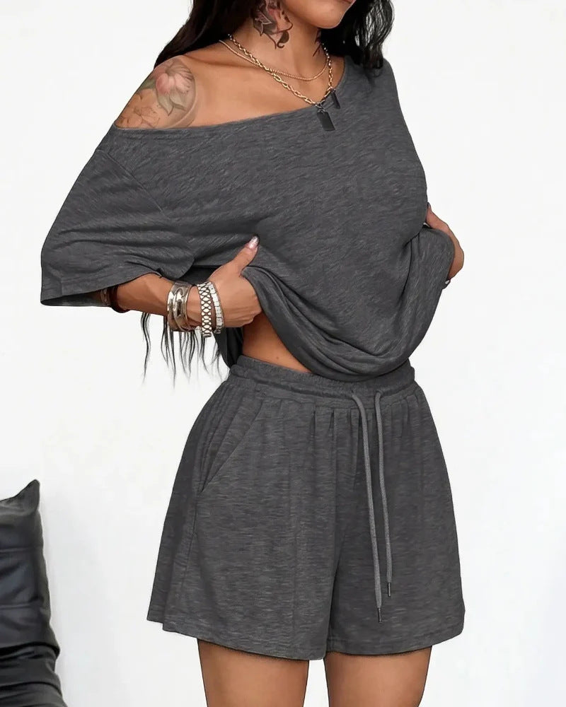 Solid-color Sporty Loose-fitting Shorts Two-piece Set - Grab & Glow