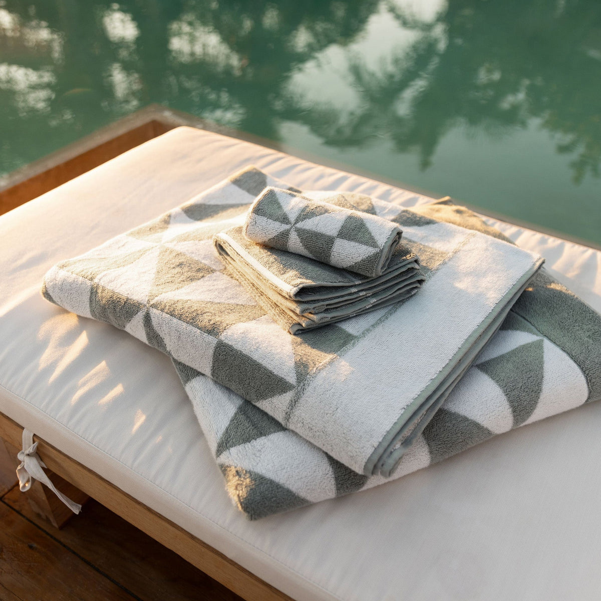 Umbra Australian Cotton Towels - Grab & Glow