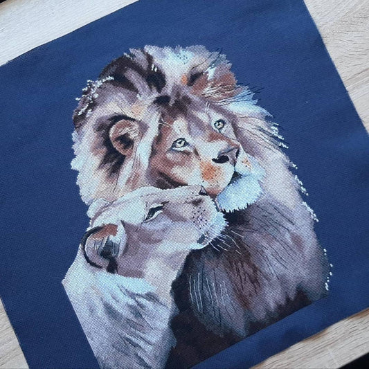 Wild cat Leos - PDF Counted Cross Stitch Pattern - Grab & Glow