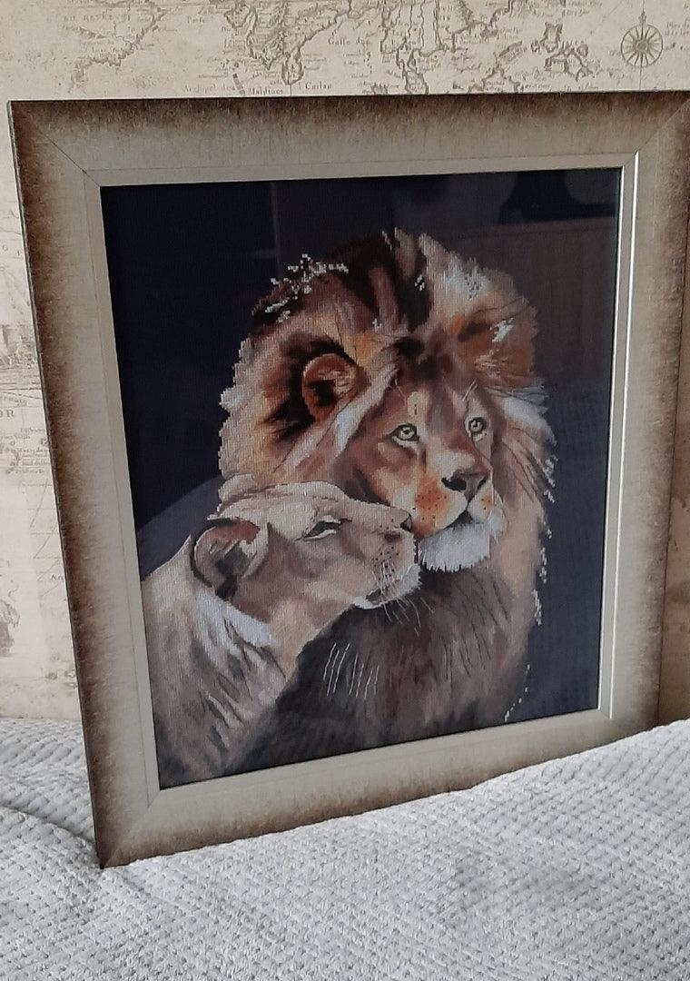 Wild cat Leos - PDF Counted Cross Stitch Pattern - Grab & Glow